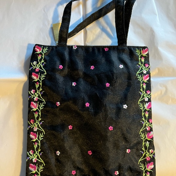 Small Black floral purse - Picture 2 of 6